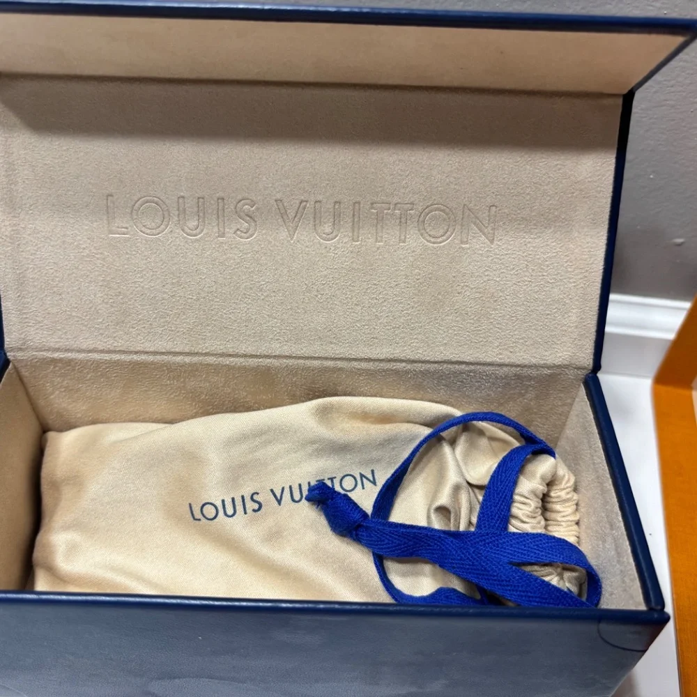 LV Jewel Square Sunglasses - Picture 10 of 10